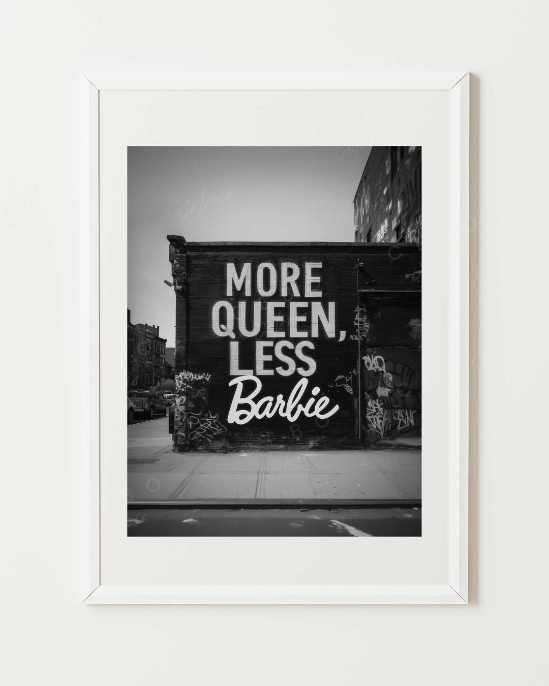 Plakat: Mehr Queen, weniger Barbie